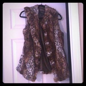 Faux fur leopard vest